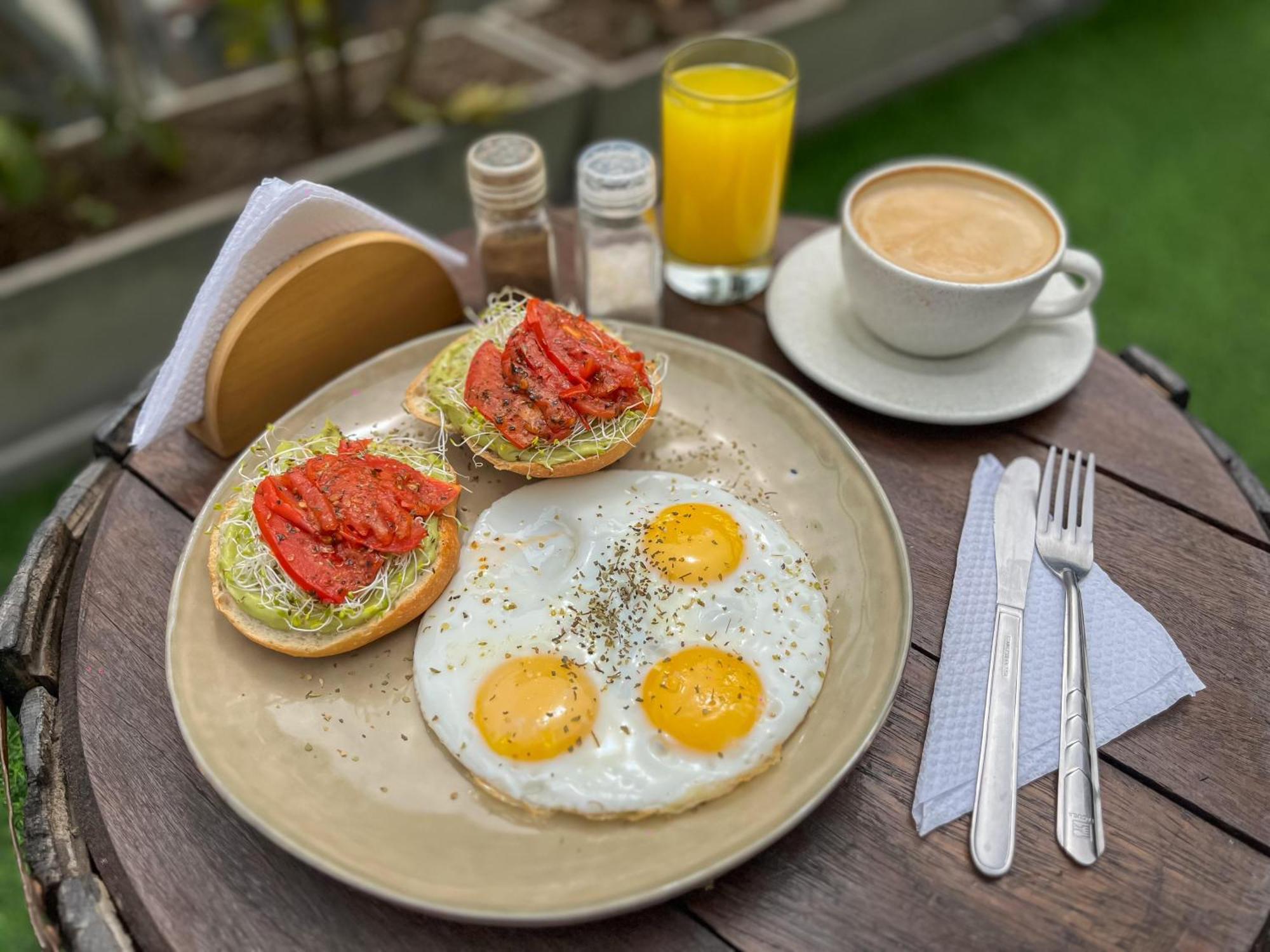 Alpes Lima Kennedy Hostel Екстериор снимка